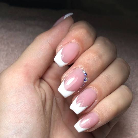 Mademoiselle Beauty #beograd Izlivanje noktiju Izlivanje noktiju gelom - L dužina