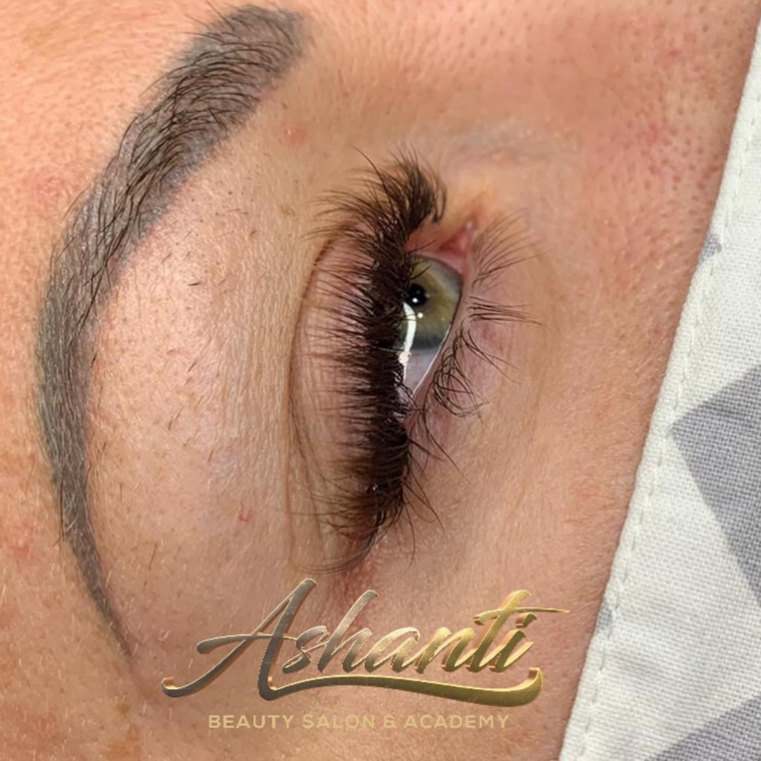 Ashanti Beauty Salon & Academy #beograd Nadogradnja trepavica Nadogradnja svilenih trepavica - ruski volumen 4 / 8D