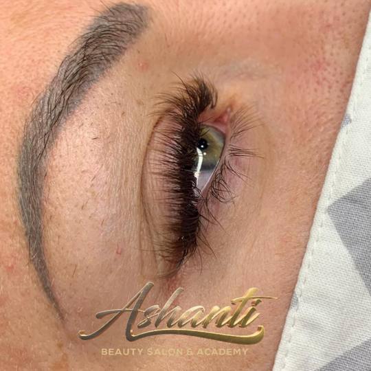 Ashanti Beauty Salon & Academy #beograd Nadogradnja trepavica Nadogradnja svilenih trepavica - ruski