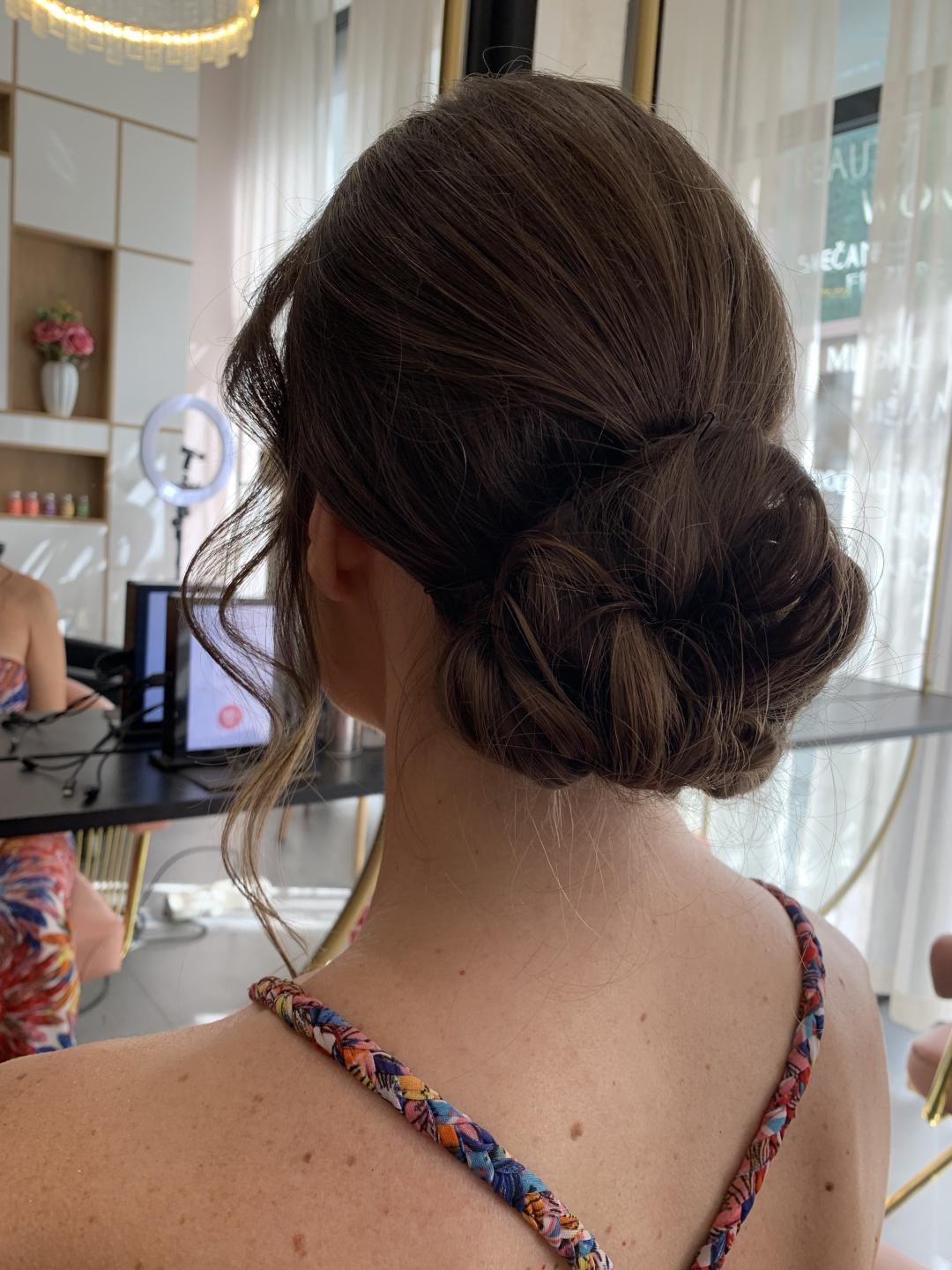 Svečana frizura - duga kosa - Beauty Industry Women1, Beograd Svečane i frizure za svadbu Frizerski saloni Svečane i frizure za svadbu, Beograd, Vračar, Čubura, Crveni krst