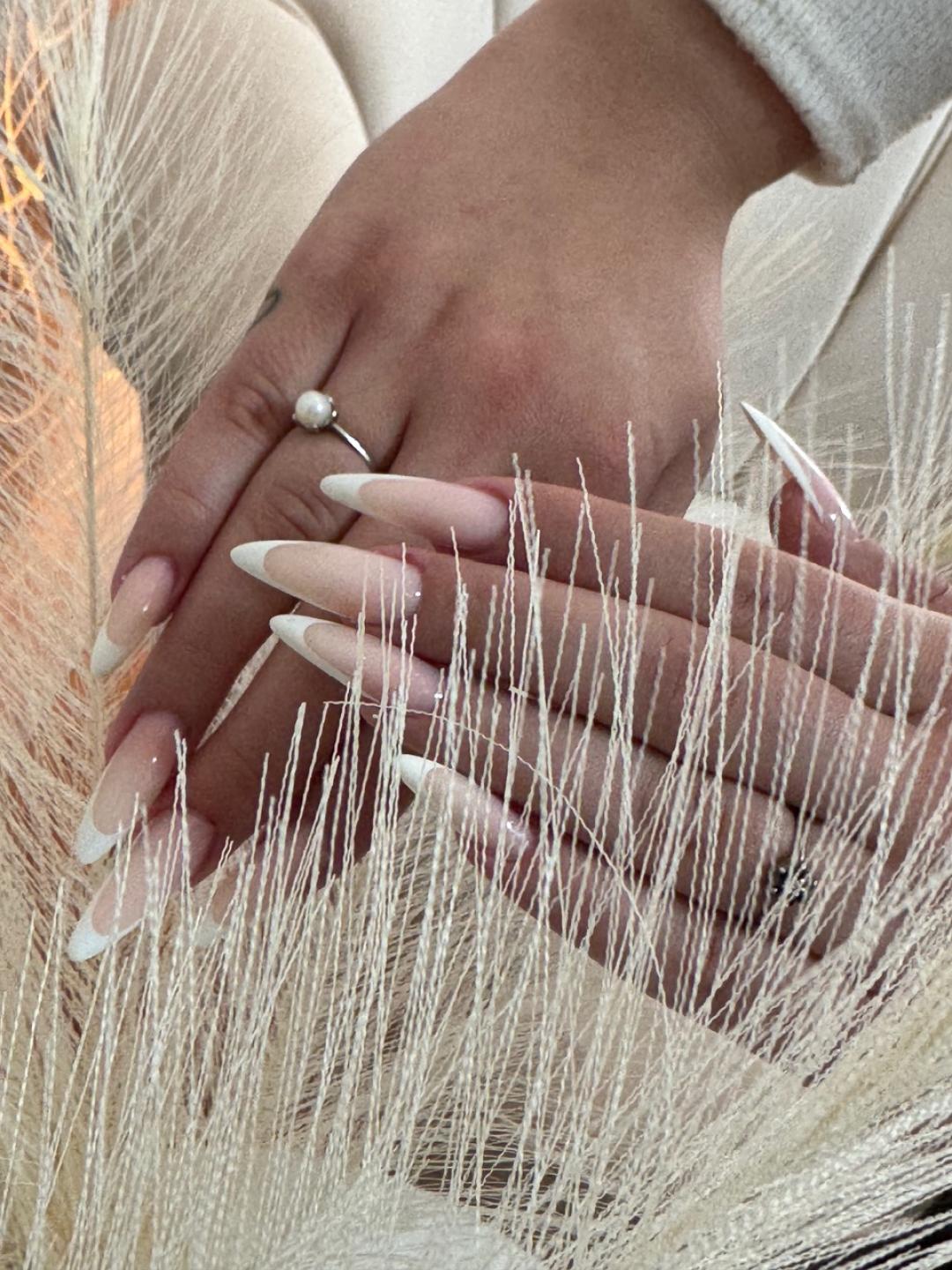 Korekcija izlivanja noktiju - XL dužina - Elle beauty center, Novi Sad Izlivanje noktiju Nokti Izlivanje noktiju, Novi Sad, Grbavica, Liman, Adamićevo