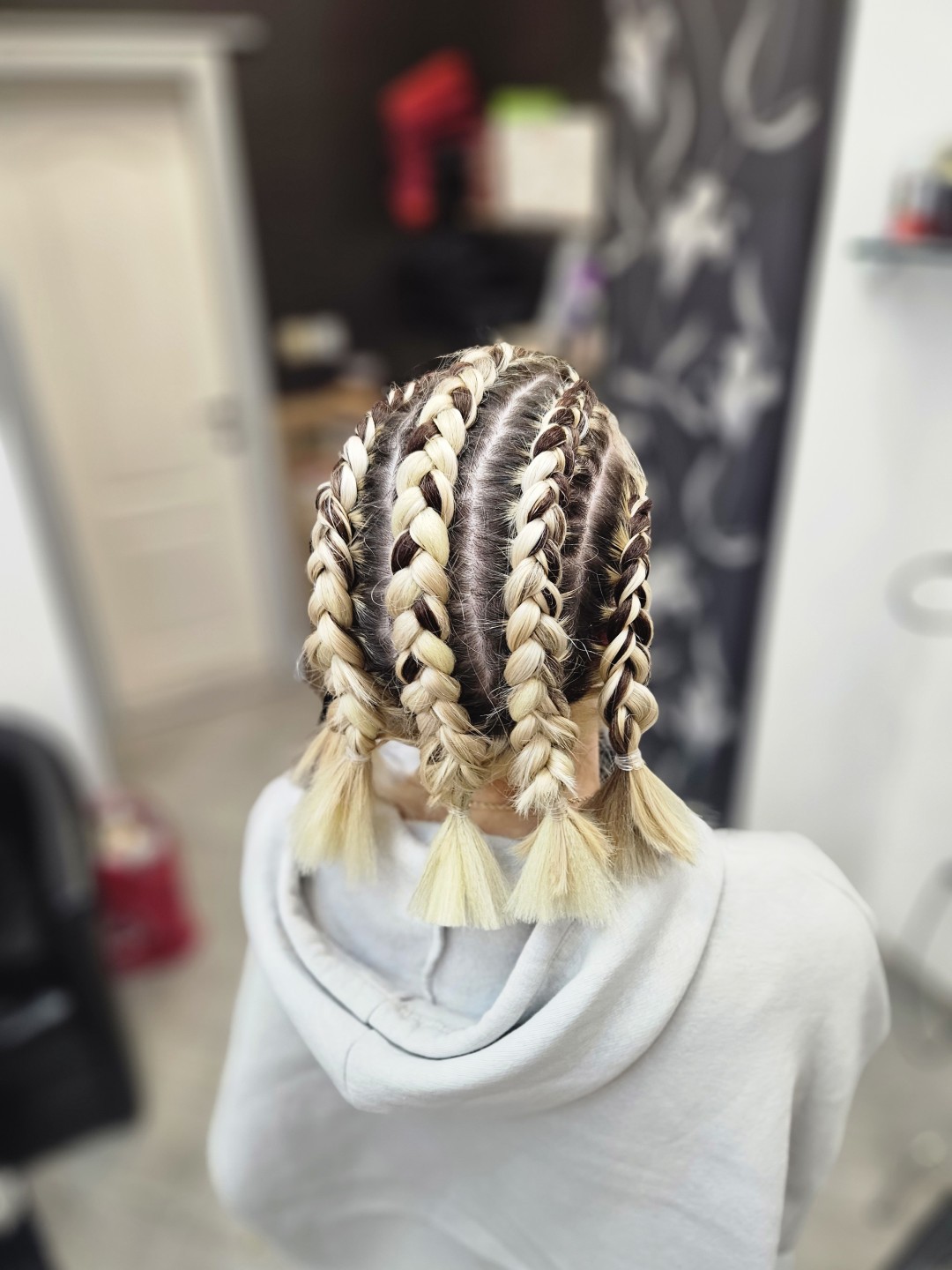 Beauty salon XL Lady #beograd Pletenice, kike, punđe Bokserske pletenice + umetak u boji - 5 komada