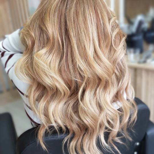 Jelena Marinković #beograd Žensko šišanje Žensko šišanje + feniranje na ravno / lokne - duga 