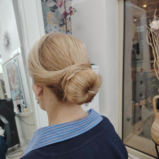 In line 1 #pancevo Svečane i frizure za svadbu Svečana frizura