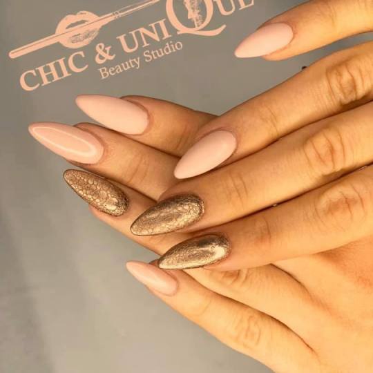 Chic & Unique Beauty Studio #beograd Izlivanje noktiju Izlivanje zeljene duzine ??? Izlivanje noktij