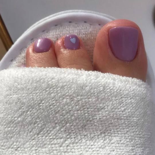 Mimo Velish #beograd Estetski pedikir Spa pedikir sa gel lakom SPA pedikir + gel lak Obradujte svoja