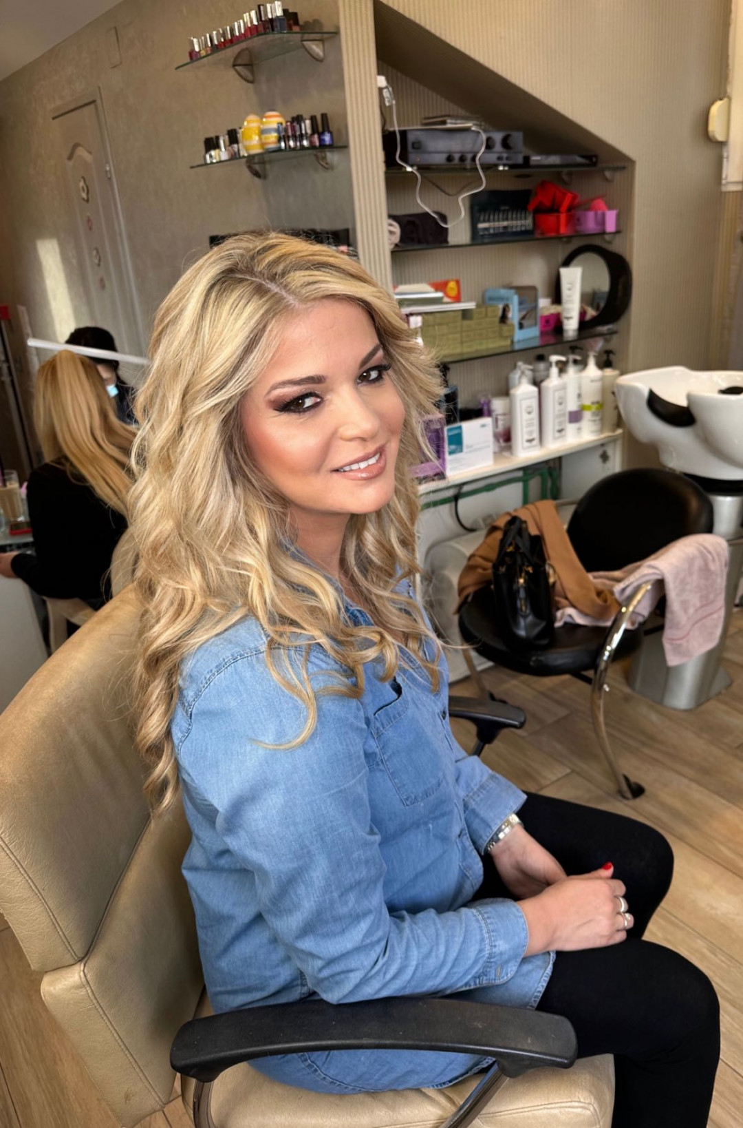 Bibi beauty centar #beograd Make-up / šminkanje Profesionalno šminkanje + veštačke trepavice + svečana frizura