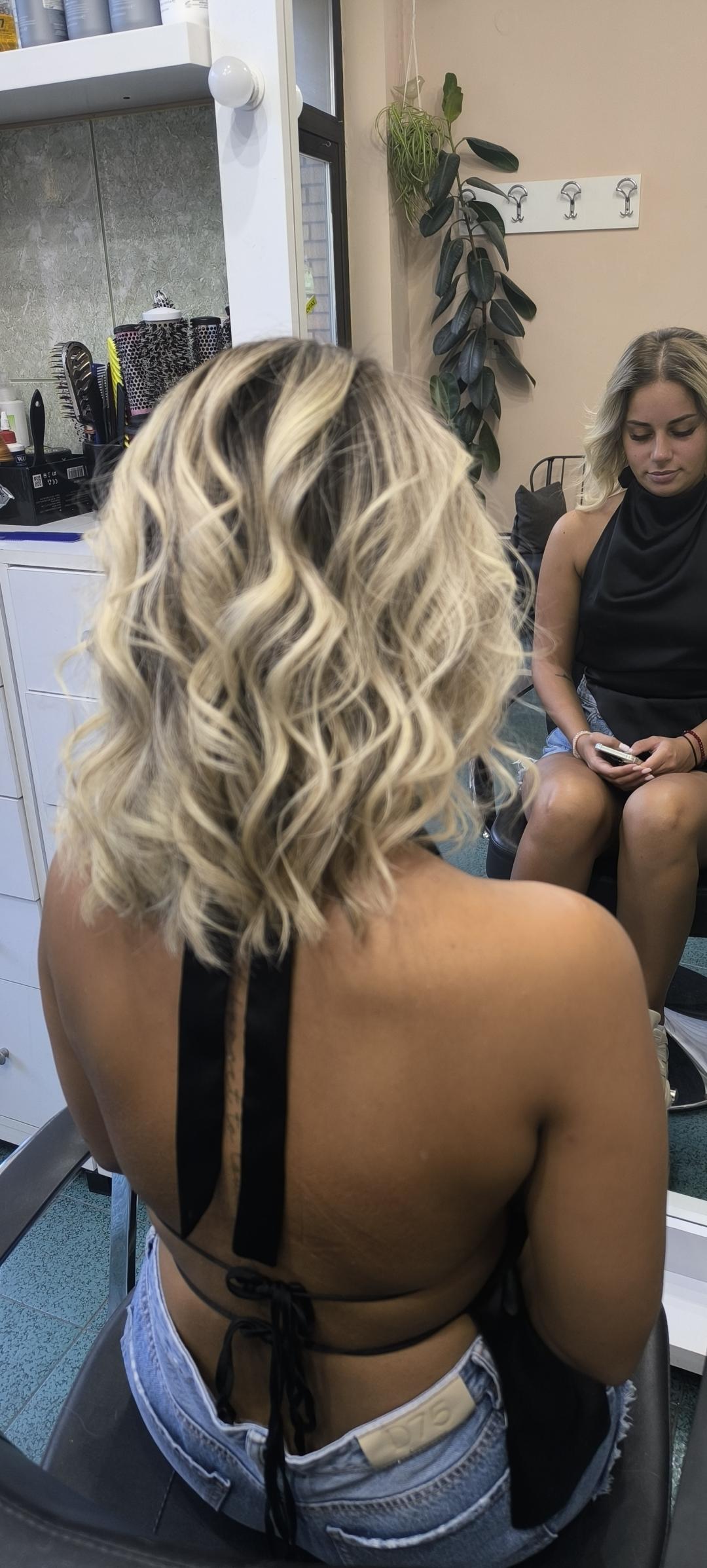 Feniranje WAVES, na talase - kosa srednje dužine - Candy S, Novi Sad Feniranje i stilizovanje Frizerski saloni Feniranje i stilizovanje, Novi Sad, Sajmište, Detelinara, Banatić