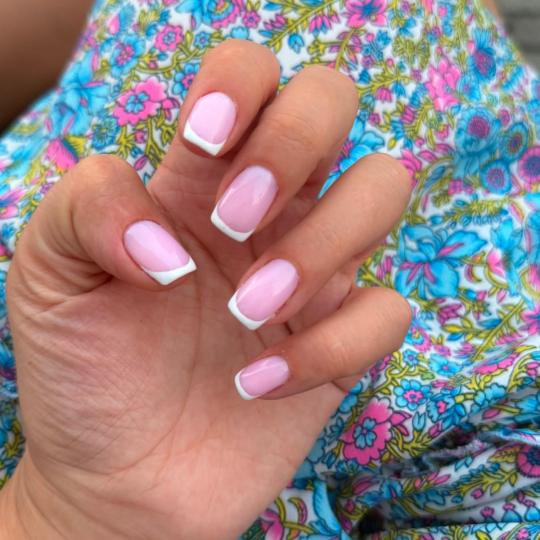 Zaza beauty #cacak Ojačavanje noktiju Korekcija kratki i srednji Nokti