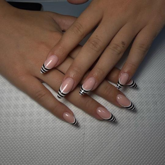 Sneža Nails #beograd Izlivanje noktiju Korekcija noktiju salonski rad - L dužina Nokti
