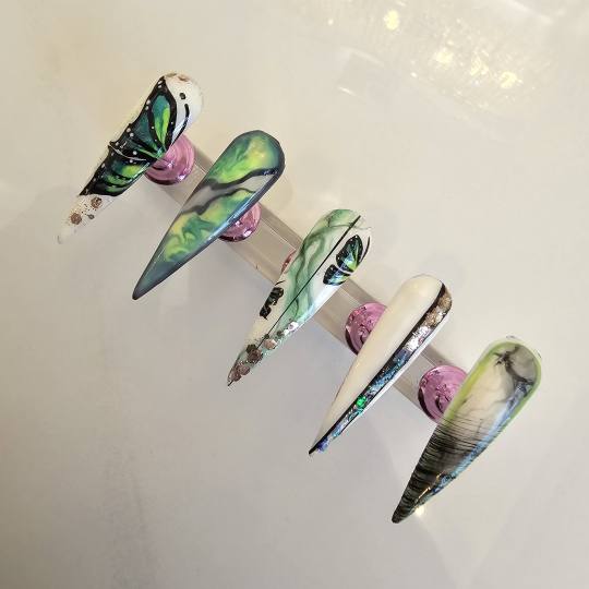 Esthetique Privé #beograd Lakiranje noktiju Nail art /cirkoni po noktu