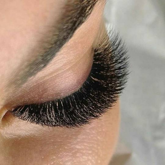 Right Beauty #beograd Nadogradnja trepavica Nadogradnja trepavica - ruski volumen 5D - 8D