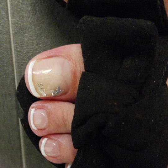 Slatka moja #beograd Medicinski pedikir Medicinski pedikir + lakiranje noktiju Na jednu polovinu pal
