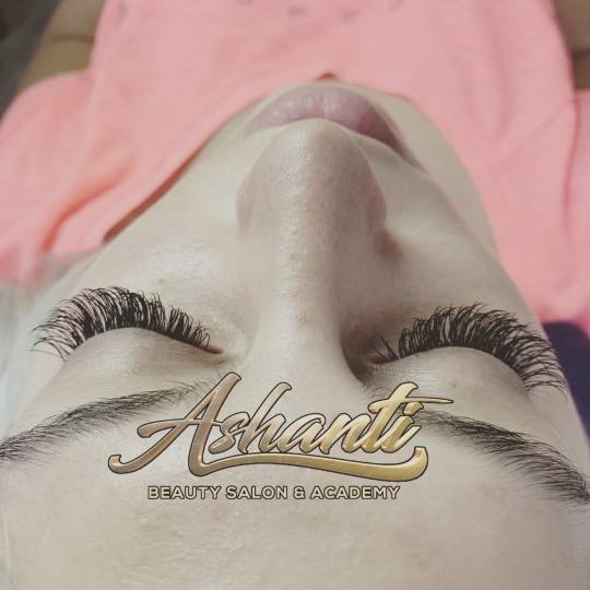 Ashanti Beauty Salon & Academy #beograd Nadogradnja trepavica Nadogradnja svilenih trepavica - metod
