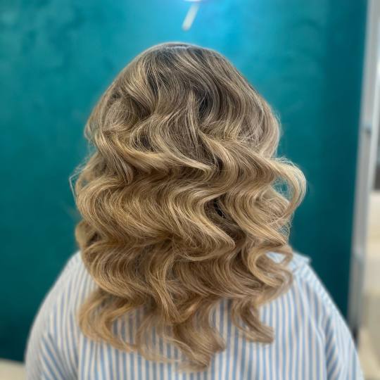 Dream Hair Studio #beograd Svečane i frizure za svadbu Hollywood talasi - kosa srednje dužine