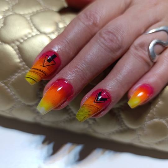 Nail Studio MPN #beograd Ojačavanje noktiju Ojačavanje prirodnih noktiju gelom Slozeniji dizajn