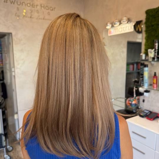Wunder Haar Studio #beograd Farbanje kose Farbanje cele dužine - kosa srednje dužine