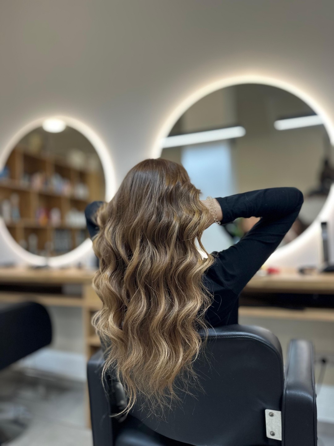 Feniranje na talase - ekstra duga kosa - Studio Eleven Ladies&Gentlemen, Beograd Feniranje i stilizovanje Frizerski saloni Feniranje i stilizovanje, Beograd, Zvezdara