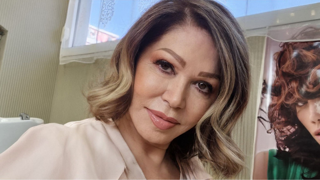 Bibi beauty centar #beograd Pramenovi Pramenovi na foliju u 1 / 2 boje / blanšem + preliv - kosa srednje dužine