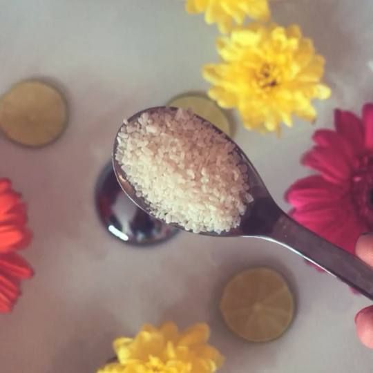 Mimo Velish #beograd Estetski pedikir GLITTER FLOWERS LIME spa pedikir za Vaše Kraljevsko uzivanje!