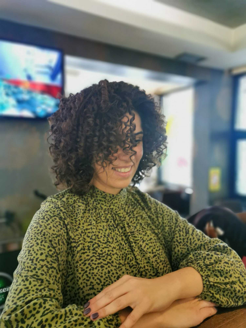 Bibi beauty centar #beograd Uvijanje, lokne i talasi Afro lokne - kosa srednje dužine