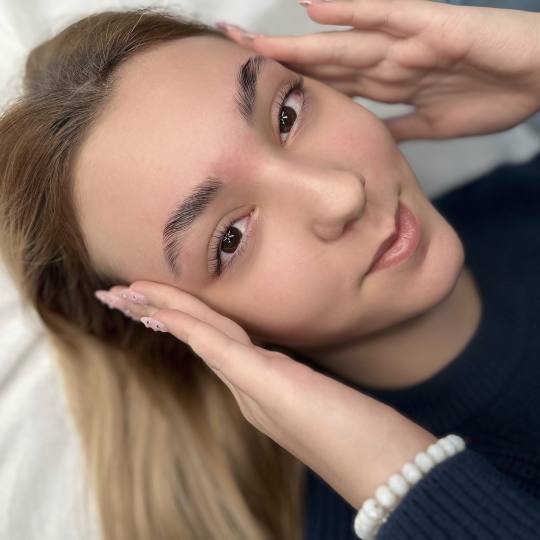 ElenA Studio #novisad Obrve Brow lift Na fotografiji je laminacija trepavica i laminacija obrva.