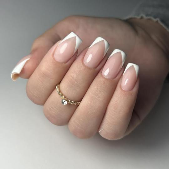 Beauty House by Marija Mitrović #nis Izlivanje noktiju Korekcija noktiju gelom - M dužina Korekcij