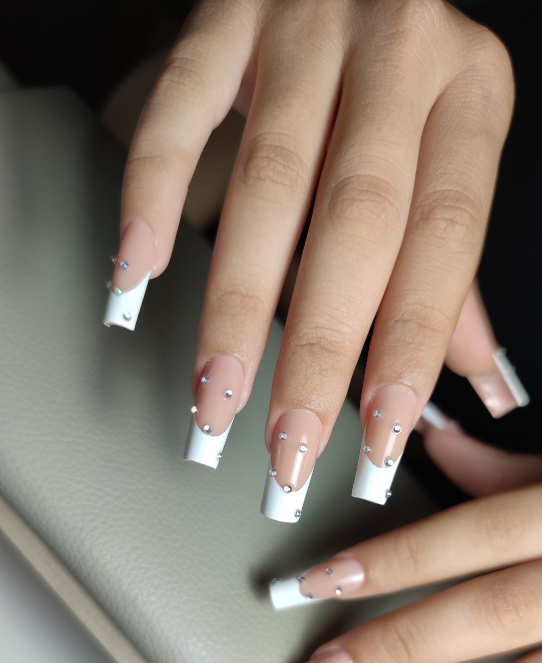 Elegance Touch #beograd Manikir Korekcija/Izlivanje noktiju gelom L dužina + boja/frenč/ombre