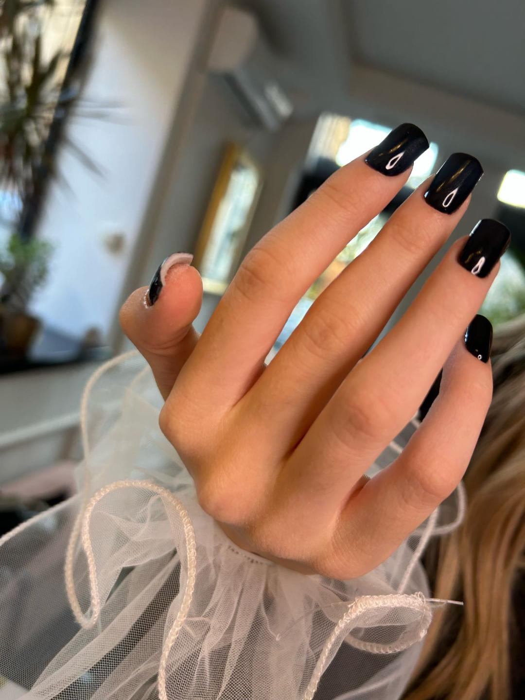 Korekcija izlivanja noktiju gelom M dužina - Esthetique Privé, Beograd Izlivanje noktiju Nokti Izlivanje noktiju, Beograd, Centar, Stari grad, Dorćol