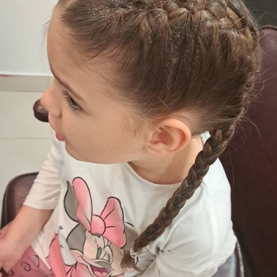 Neda #beograd Pletenice, kike, punđe Riblja kost - jedna
