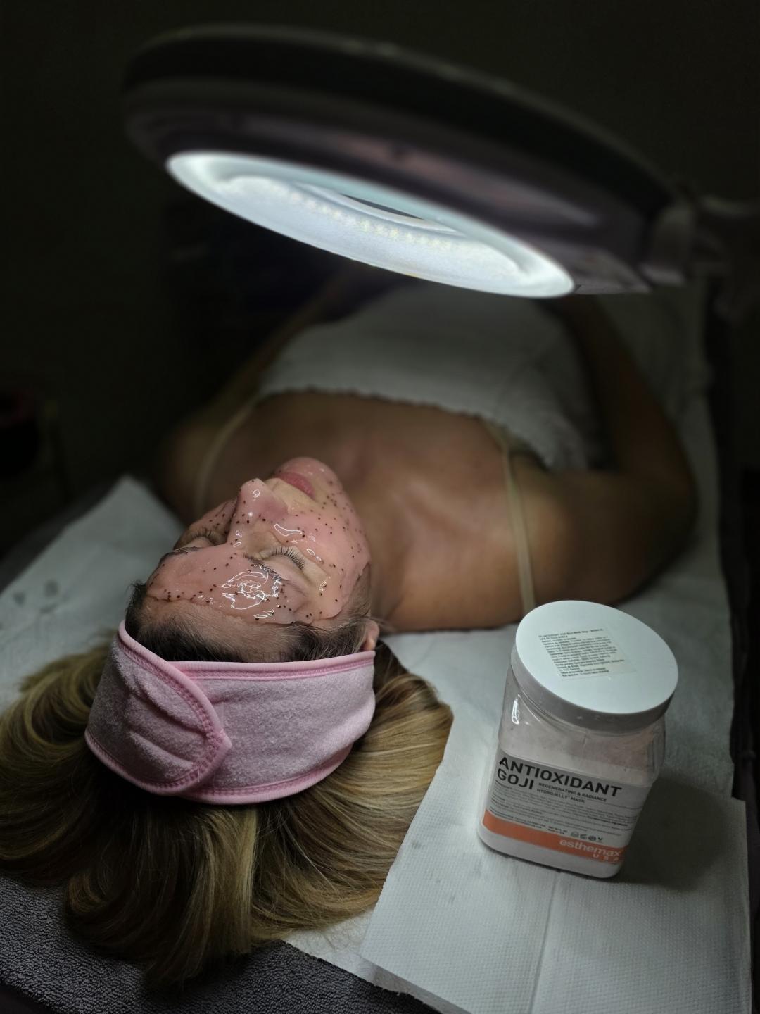 Klasičan tretman lica + dijamantski piling - Starmedic, Beograd Tretman lica Lice Tretman lica, Beograd, Vračar, Čubura, Crveni krst