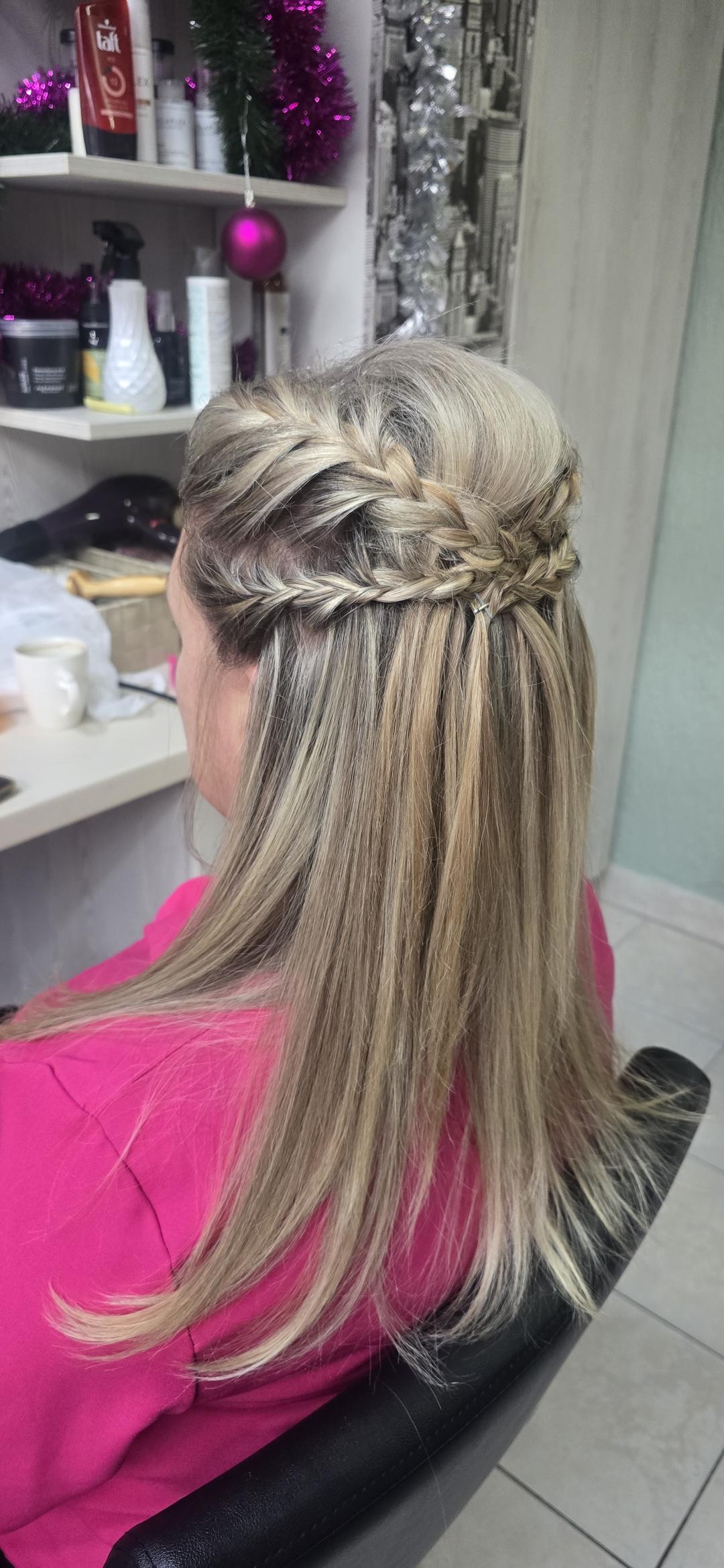 Lilla #novisad Svečane i frizure za svadbu Svečana frizura - kosa srednje dužine