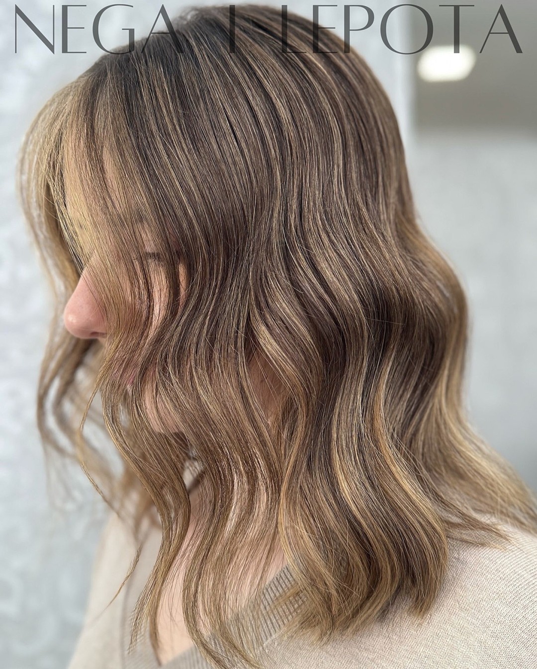 Nega i lepota NS 1 #novisad Pramenovi Balayage paket: pramenovi + preliv + šišanje + feniranje - do ramena / duga