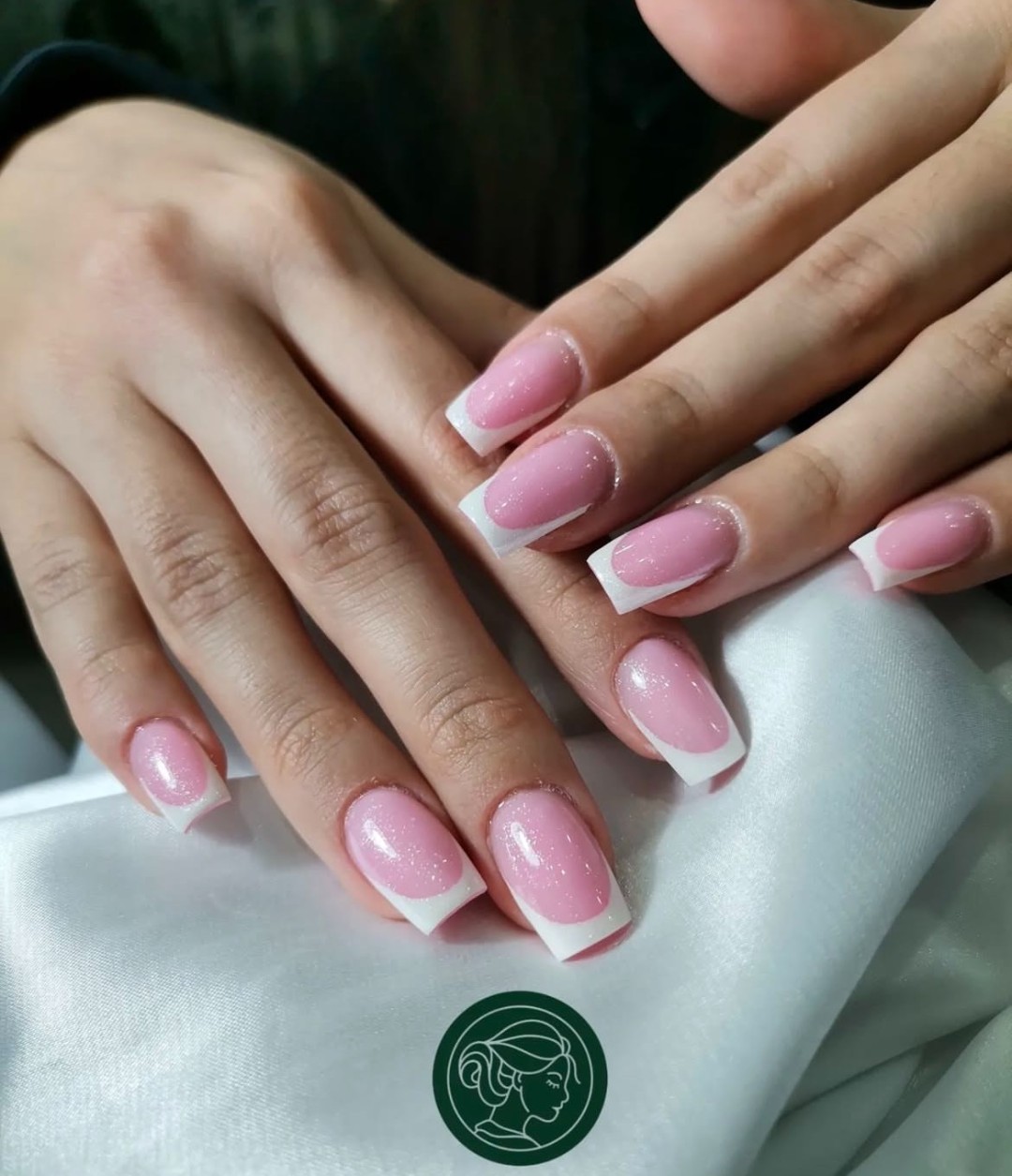 2hot beauty centar #novisad Izlivanje noktiju Izlivanje noktiju gelom - M dužina