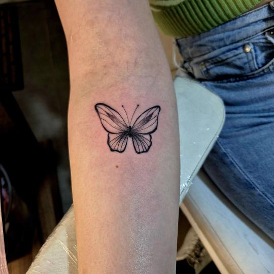 Krispy tattoo & nails #beograd Ostalo Tetovaža 5 x 5 cm - crno-bela Tetovaža leptir, Black and whi