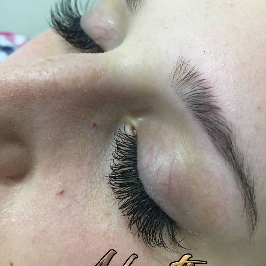 Ashanti Beauty Salon & Academy #beograd Nadogradnja trepavica Nadogradnja svilenih trepavica - metod