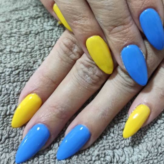 Positive 8 #novisad izlivanje noktiju.