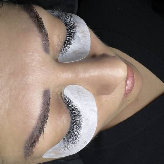 Nini beauty studio #beograd Trepavice Korekcija nadogradnje trepavica mix metoda - do 2 nedelje