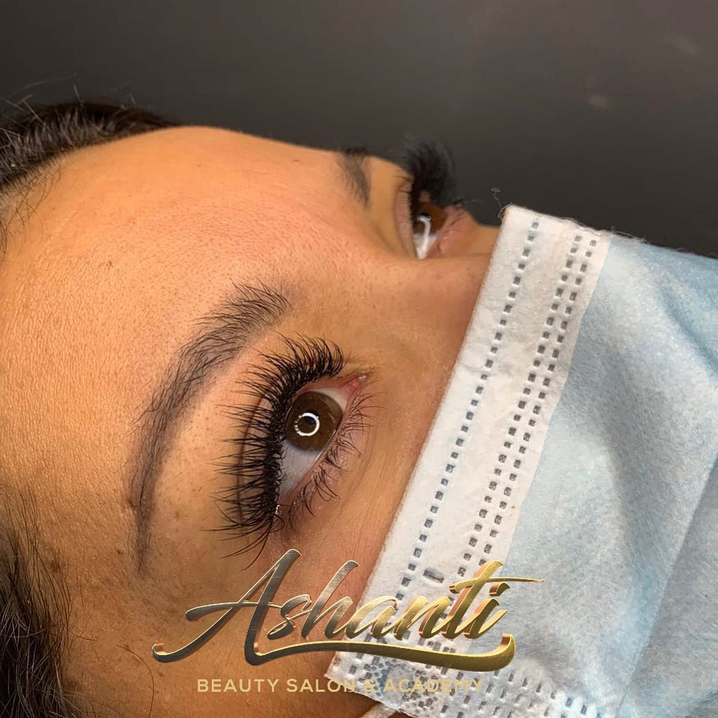 Ashanti Beauty Salon & Academy #beograd Nadogradnja trepavica Nadogradnja svilenih trepavica - metoda 1 na 1