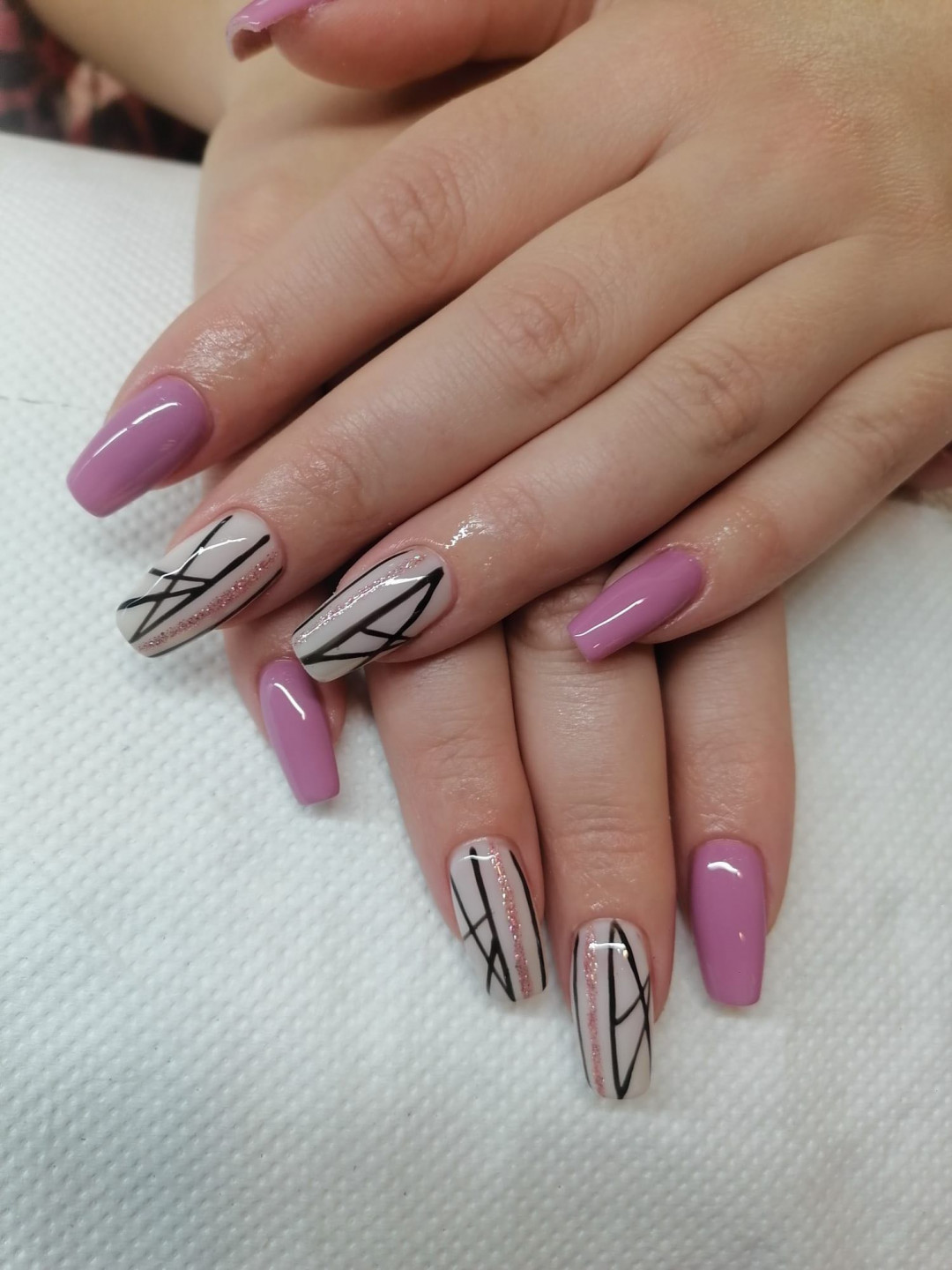 Bibi beauty centar #beograd Ukrašavanje noktiju Izlivanje noktiju + nail art