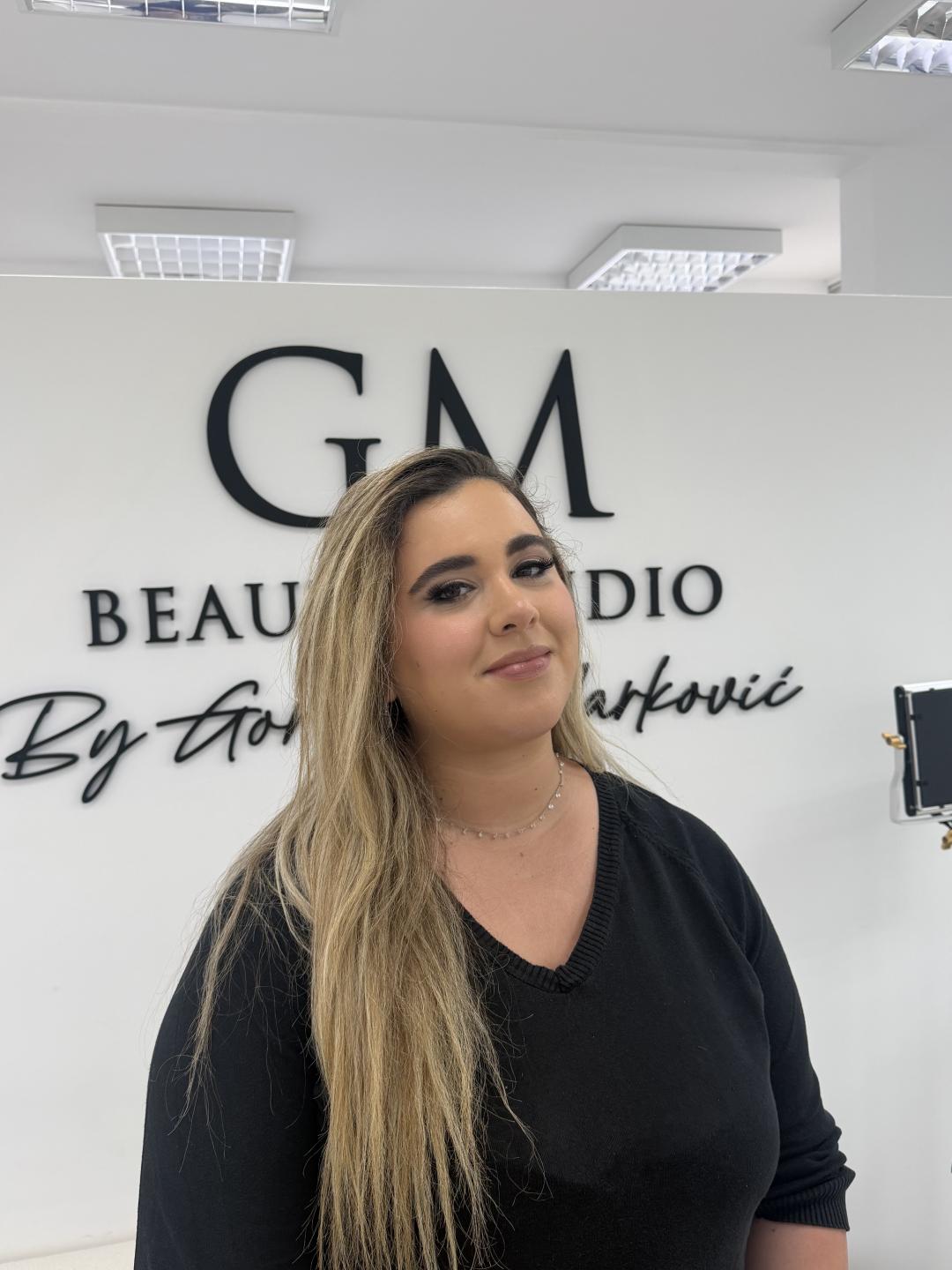 GM Beauty studio #beograd Make-up / šminkanje Profesionalno šminkanje + veštačke trepavice+ fenranje na talase