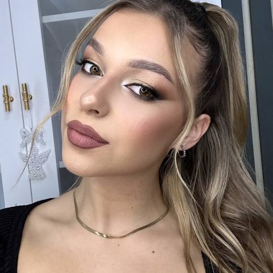 Kotrlja #beograd Make-up / šminkanje Profesionalno šminkanje + veštačke trepavice Tu smo da ista