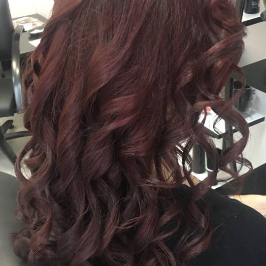 Infinity Hair #novisad Feniranje i stilizovanje Lokne na peglu bez pranja - duga kosa (do lopatica)