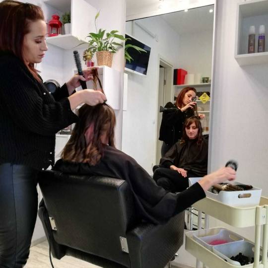 Attitude hair salon #beograd Feniranje i stilizovanje