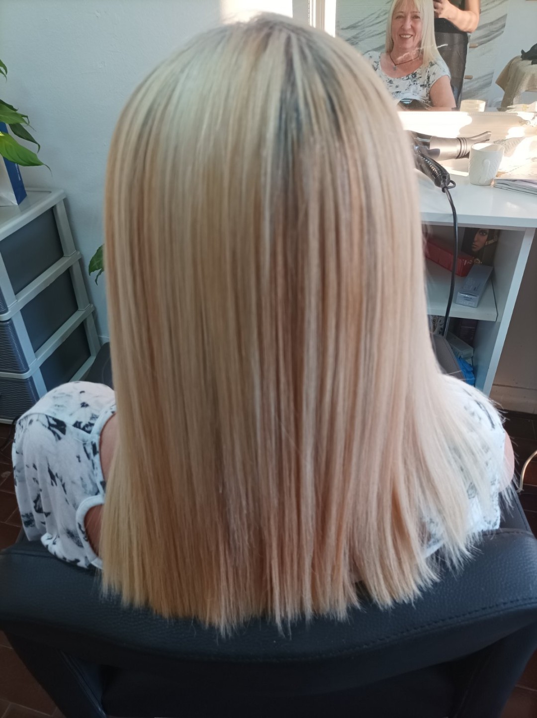 Shiny Look Gordina #nis Keratinski tretmani Keratinsko ispravljanje kose - tanka kosa srednje dužine