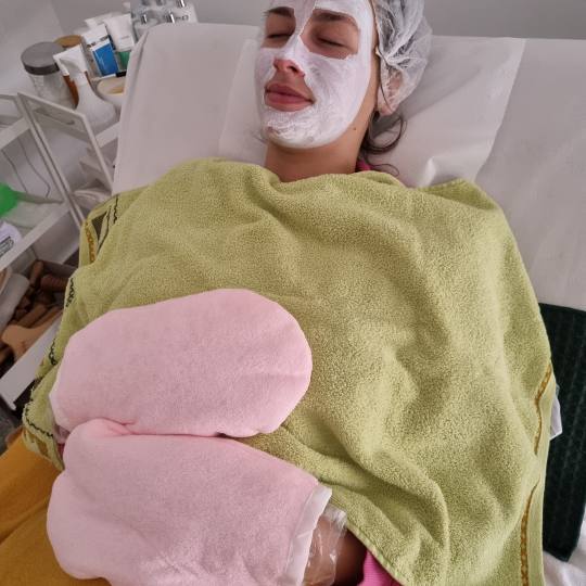 Emilly #beograd Tretman lica Pakovanje šaka Uz odgovarajući tretman lica izaberite masažu i pakov