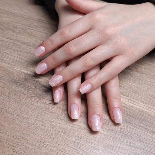 Shishi beauty studio #beograd Ojačavanje noktiju Aparaturni manikir + ojačavanje noktiju gelom Jak