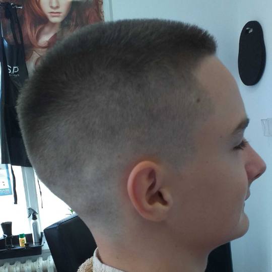 Prestigio #beograd Muško šišanje sportska Muško šišanje mašinicom Pranje kose nije uključeno