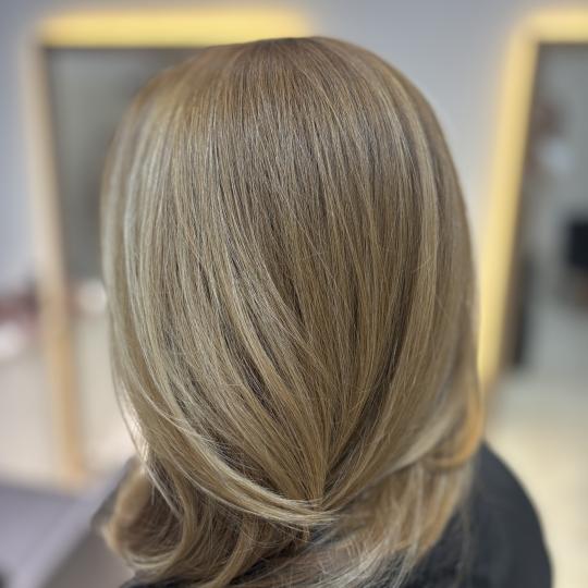 Atelier Kat #beograd Farbanje kose Farbanje izrastka - do 1 cm dužine