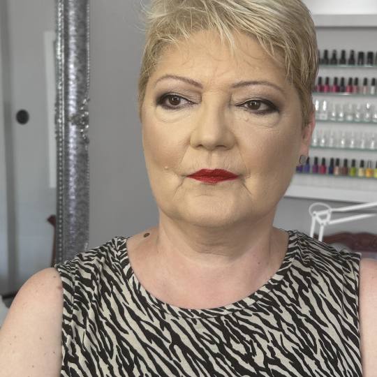 Ena beauty studio #nis Make-up / šminkanje Profesionalno šminkanje - bez veštačkih trepavica